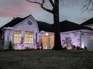 1205 Gulfton Dr, Pearland, TX 77581