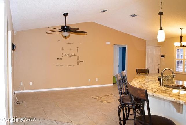 1st image of 2081R Buescher Hill St