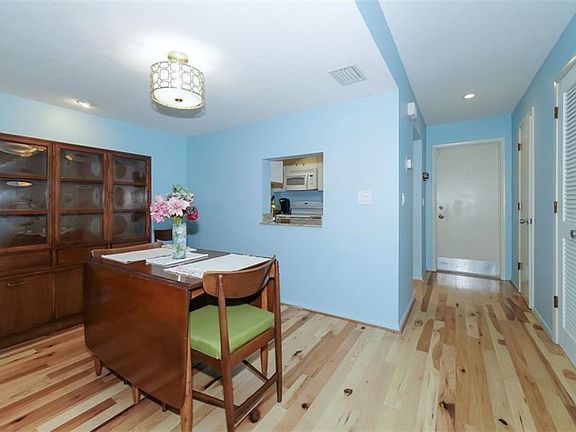 4th image of 3325 Ramblewood Pl