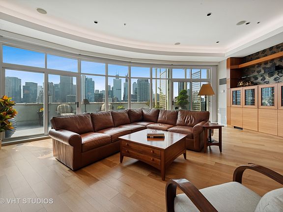 5th image of 340 W Superior St #Penthouse 2