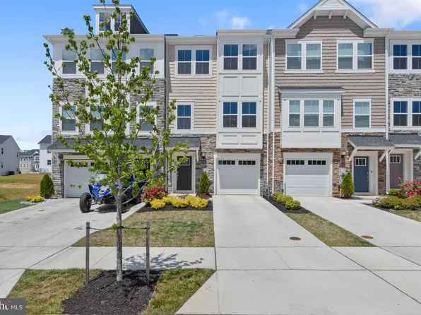 10893 Drummond Pl, White Plains, MD 20695