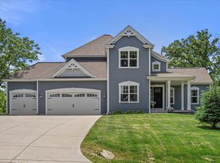 N38W26971 Glacier Rd, Pewaukee, WI 53072