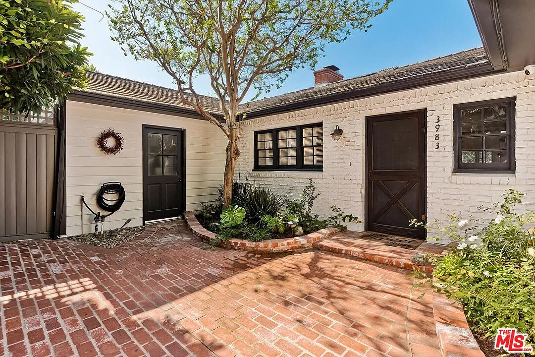4 bed, 2.0 bath, 2758 sqft, $14,750 — Photo 2