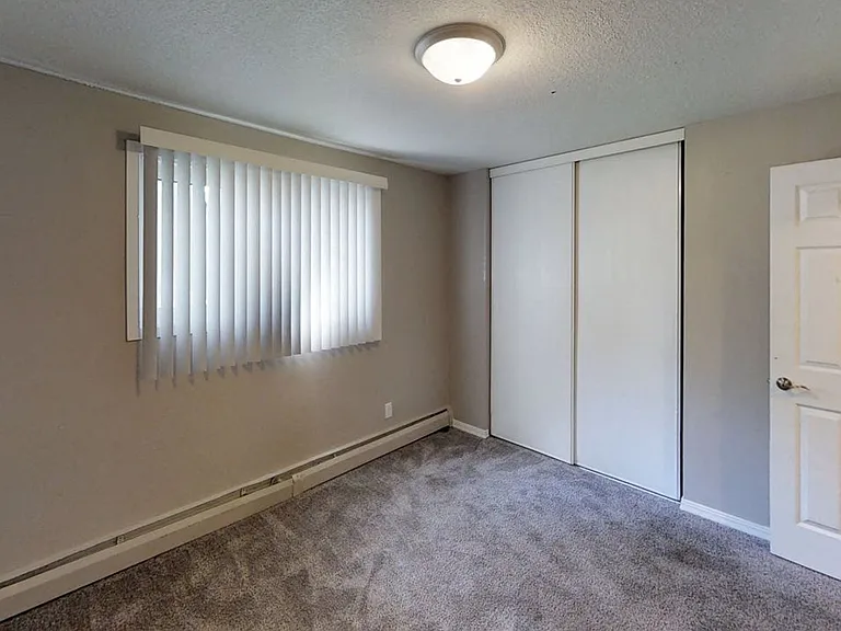 Whittier Flats - 3032 Pillsbury Avenue
