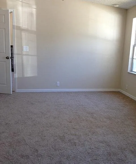 2304 Kingston St S — Photo 8