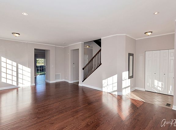 4th image of 1024 S Arlington Ct