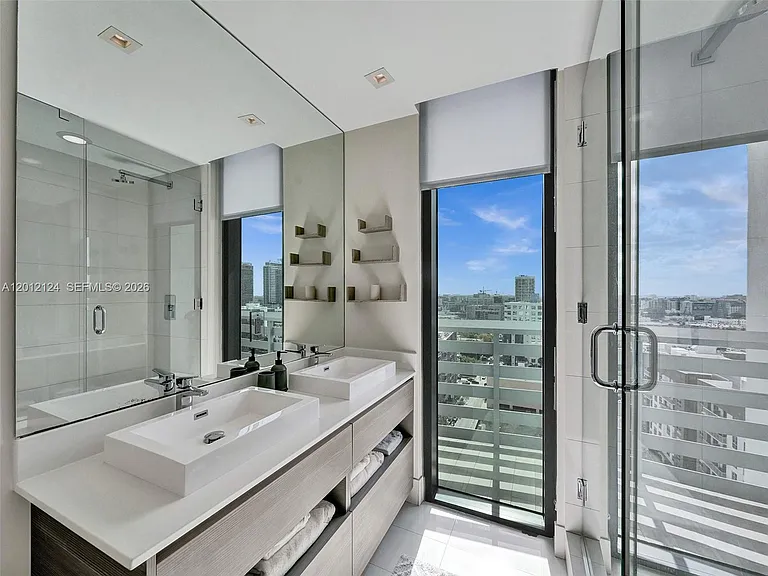 460 NE 28th St #1701 — Photo 38