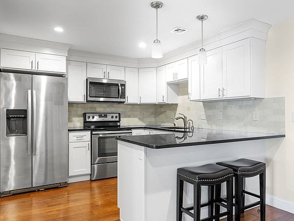 3rd image of 50 Watertown St APT 403