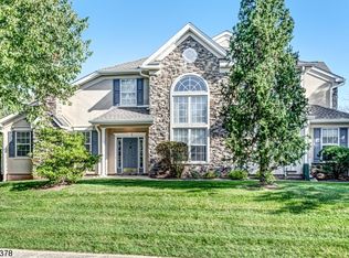 35 Ebersohl Cir, Whitehouse Station, NJ 08889