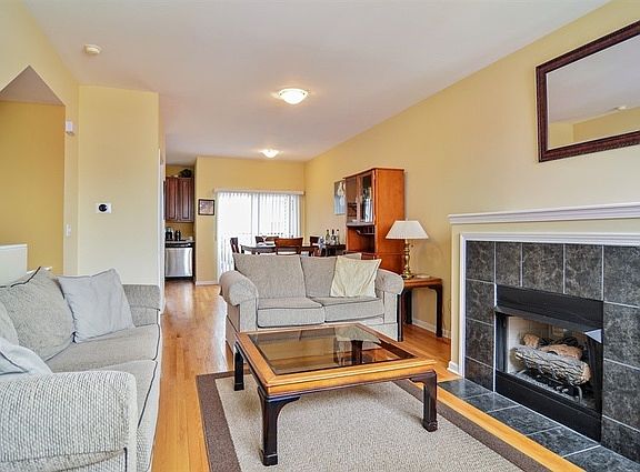 2nd image of 3234 N Kilbourn Ave Unit 3234