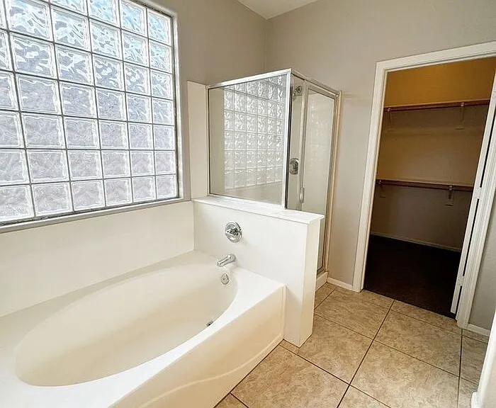 2421 W Ellis St — Photo 41