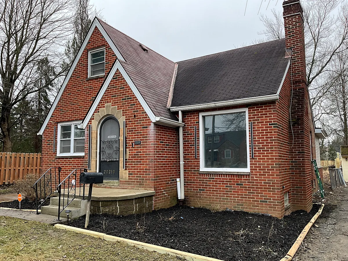 Building Photo - 20210 Gladstone Rd