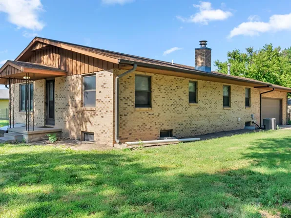 401 S Edwards Ave, Moundridge, KS 67107