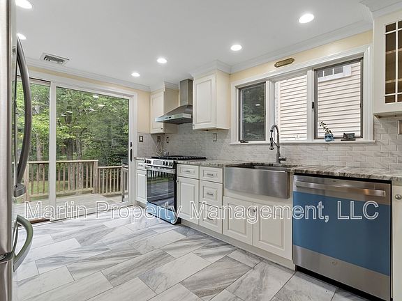 4th image of 145 Concord Rd