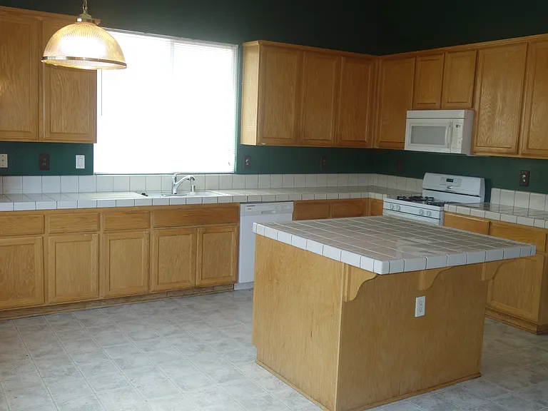 1380 Bamboo St — Photo 6