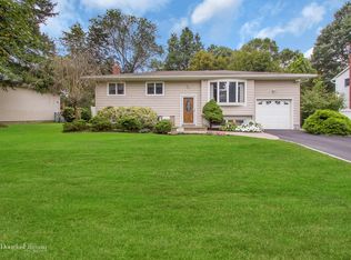 42 Seneca Dr, Commack, NY 11725