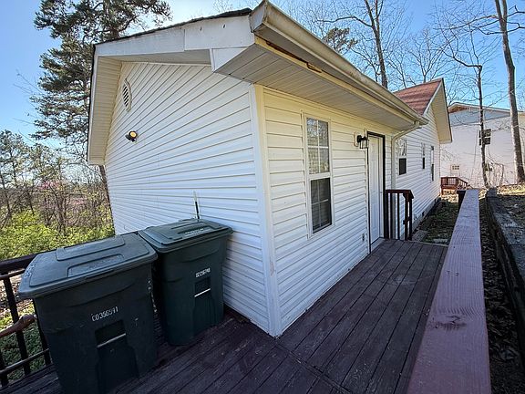 3rd image of 717 East Ave