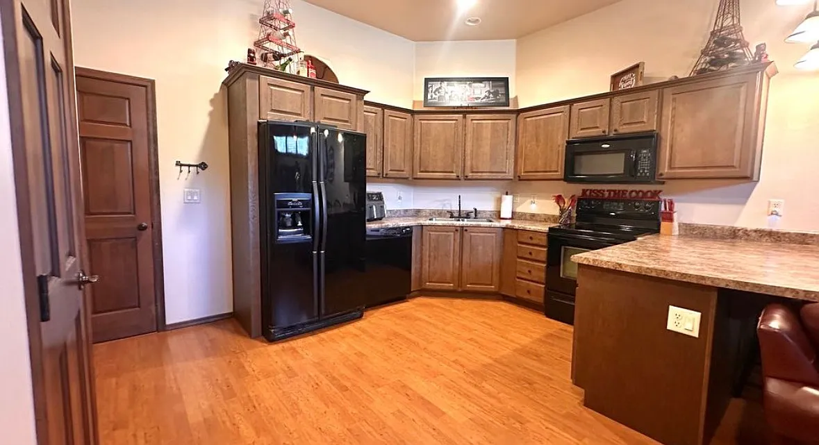 2 bed, 850 sqft, $1,695 — Photo 2