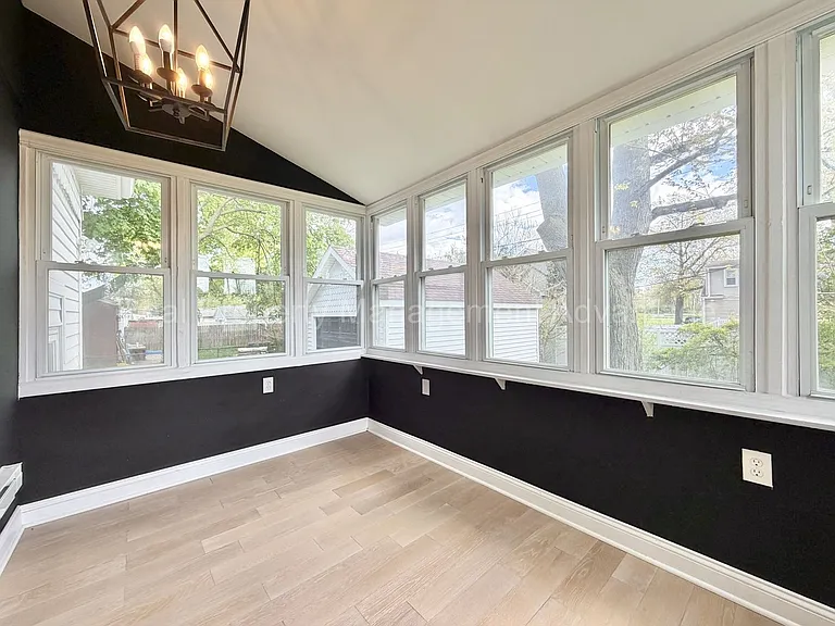 1330 E Chesterfield St — Photo 12