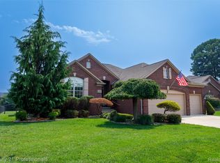 21592 Pine Cone Dr, Macomb, MI 48042