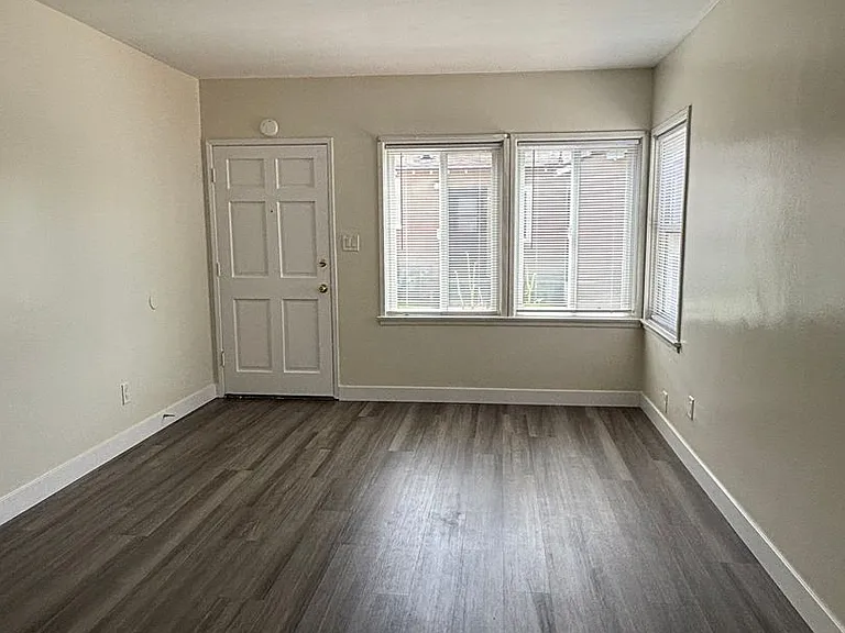 4542 N Lakewood Blvd. — Photo 31