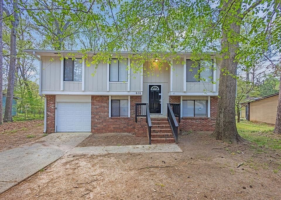 1st image of 616 Country Lane Dr