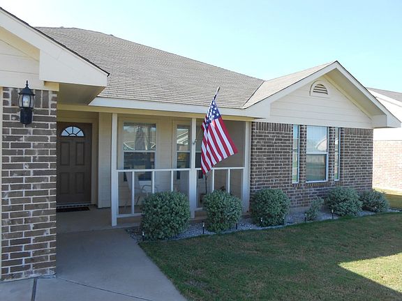 3rd image of 215 Broken Arrow Dr