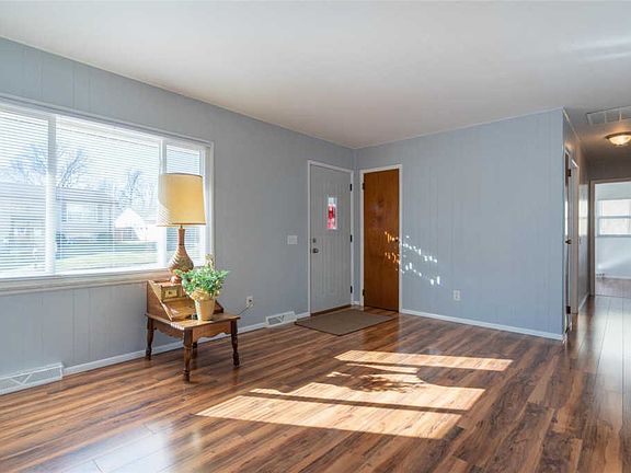 2nd image of 9 Sherry Dr
