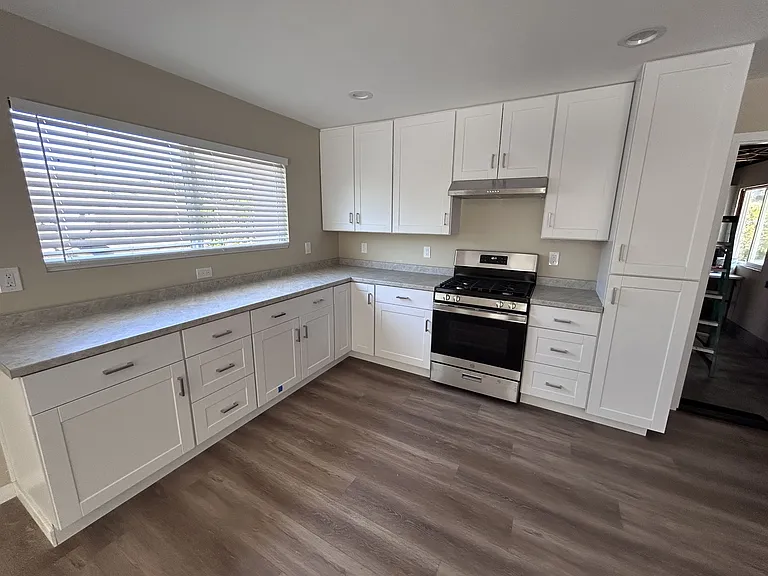 1557 Southwood Dr — Photo 1