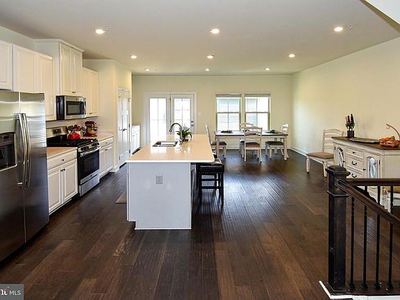 3rd image of 10200 Hopewell St
