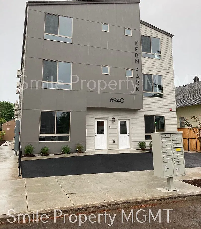 6940 Southeast Long Street — Photo 1