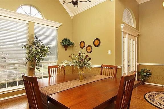 4th image of 1918 Basswood Ct