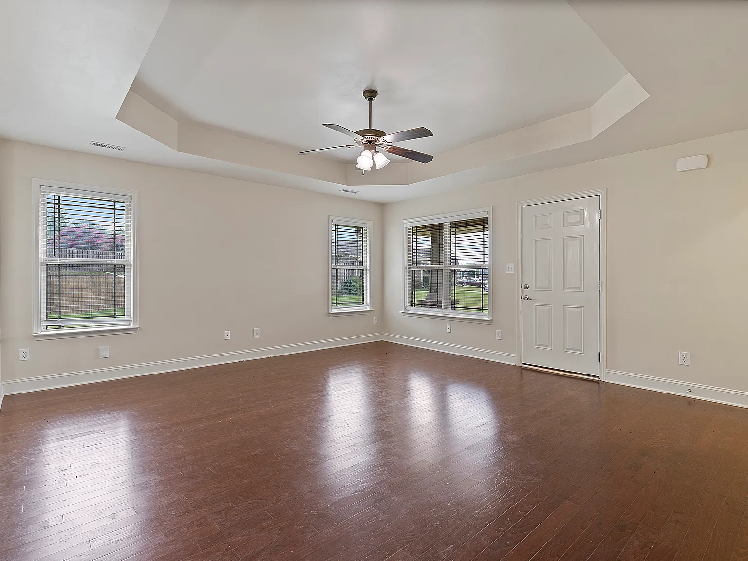 3 bed, 1438 sqft, $1,645 — Photo 3