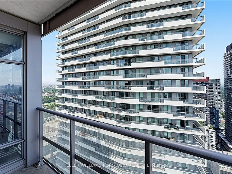 2191 Yonge St #4111 — Photo 30