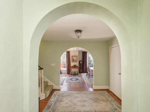 2 Beekman Place 15/16C image 1 of 17