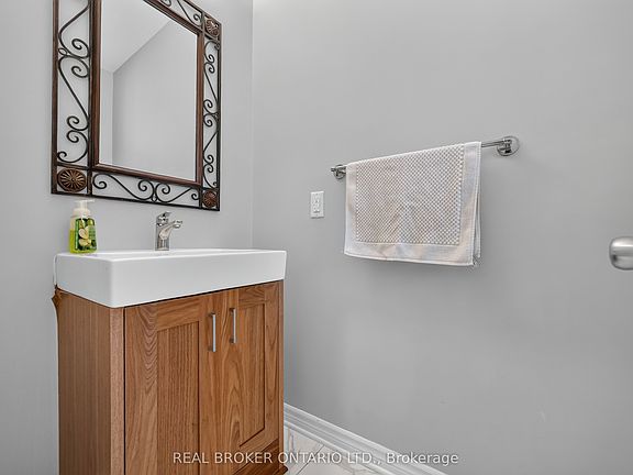 4th image of 609 Egret Way