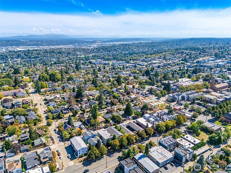 5th image of 4018 California Avenue SW