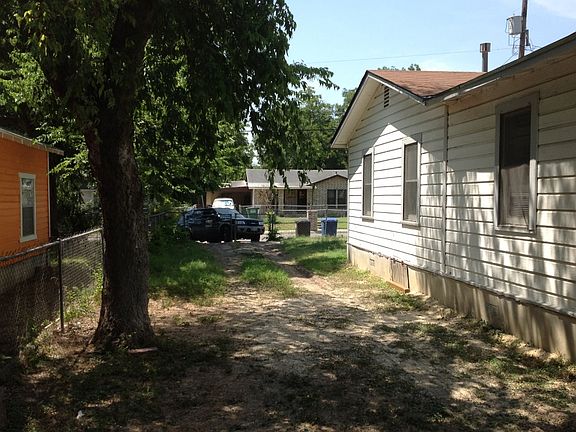 3rd image of 1143 Chalmers Ave