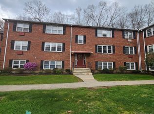 77 Colebrook Ct #E, Branford, CT 06405