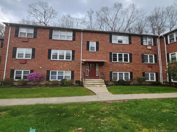 77 Colebrook Court #E, Branford, CT 06405