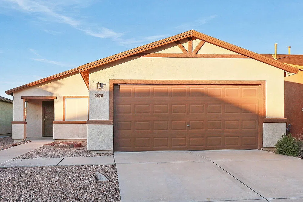 3 bed, 2.0 bath, 1438 sqft, $1,680 — Photo 1