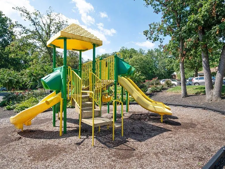 Skylark Pointe Apartment Homes — Photo 19