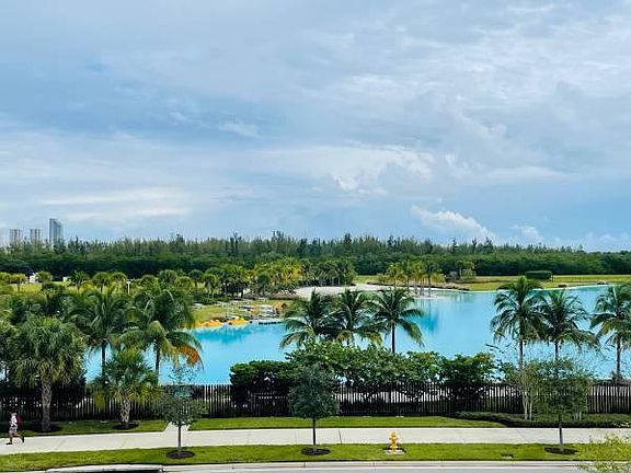 2nd image of 15020 Biscayne Blvd #441