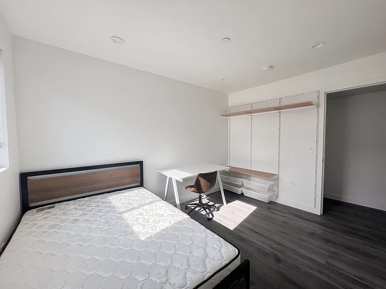 1439 W 37th Dr — Photo 59