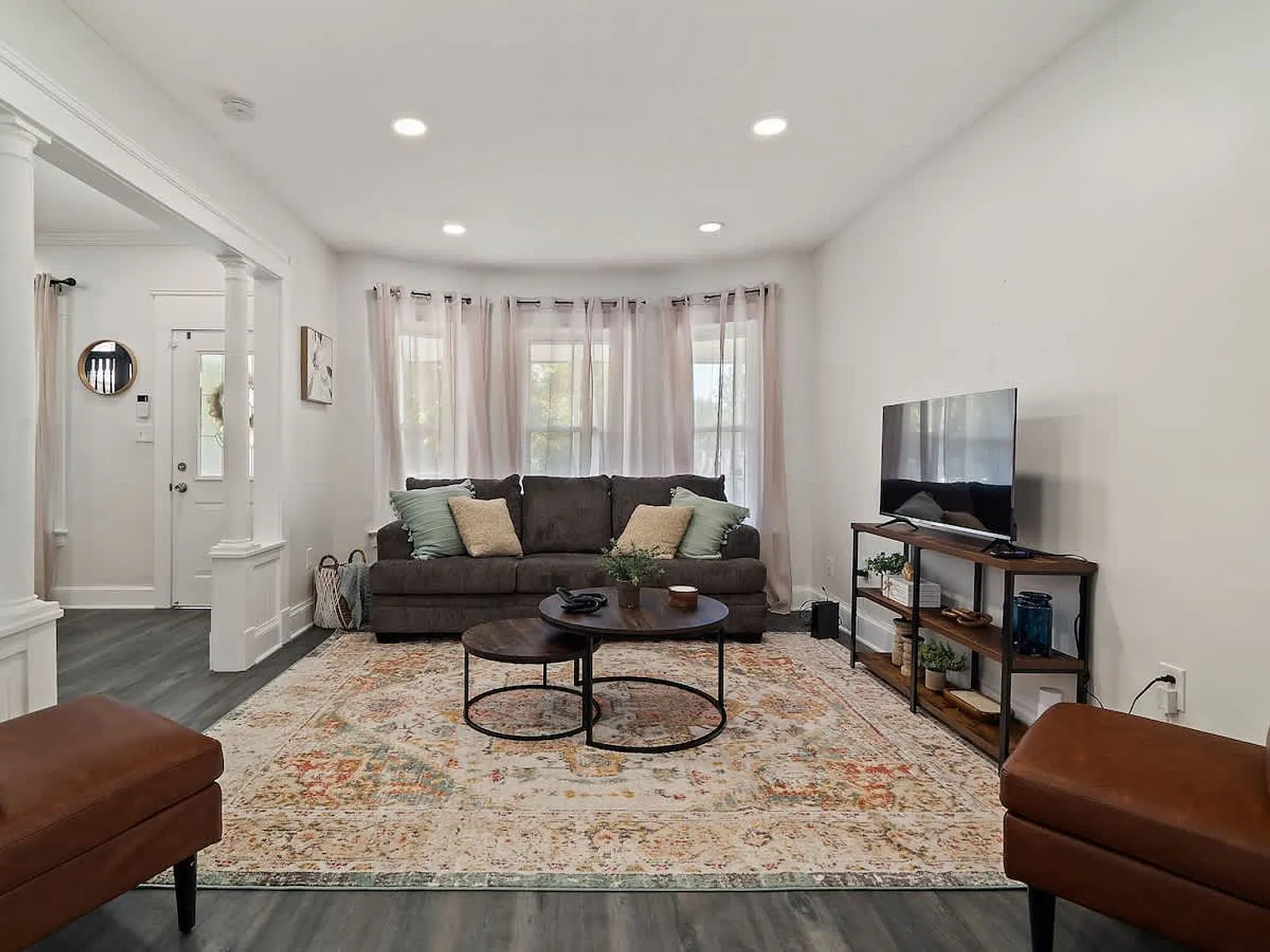3 bed, 2.0 bath, 1108 sqft, $2,887 — Photo 1