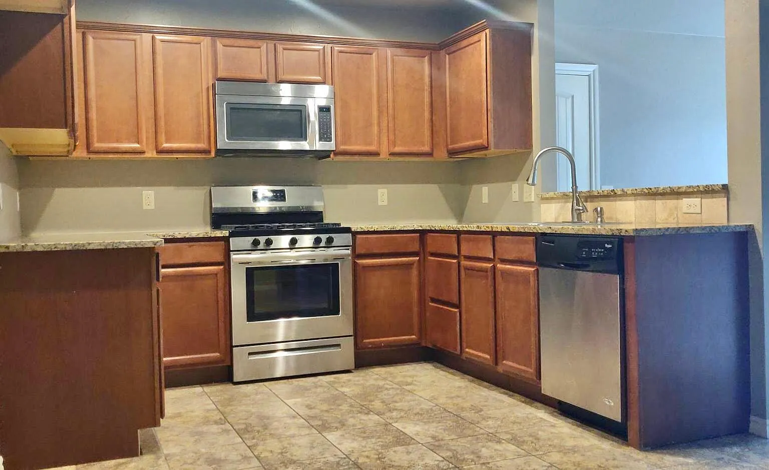 3 bed, 1250 sqft, $1,495 — Photo 3