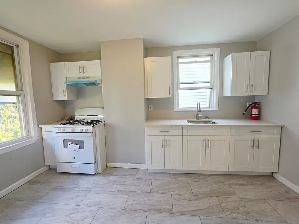 54 Rutgers Ave #2F