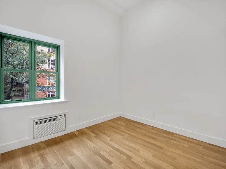 220 E 22nd St #5M — Photo 2