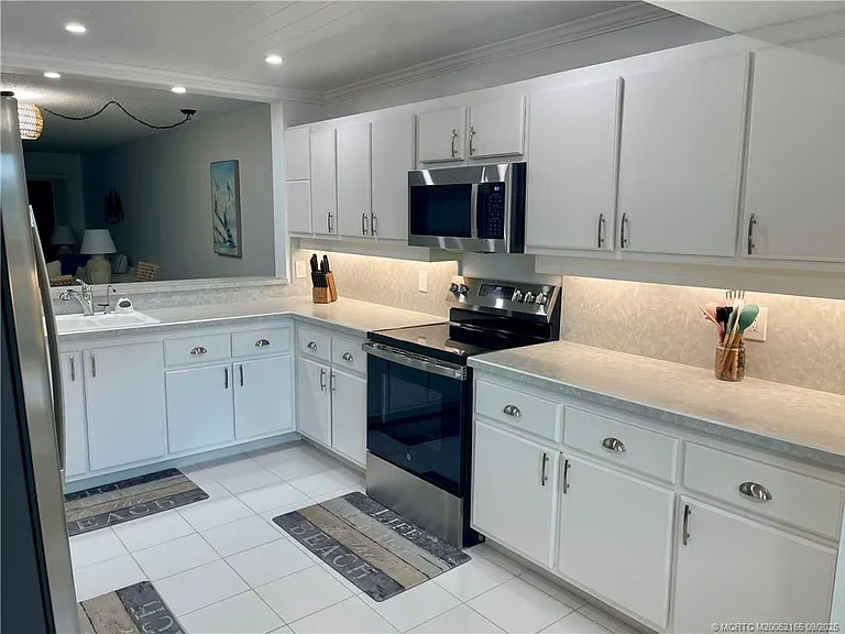 2491 NE Ocean Blvd #302 — Photo 6