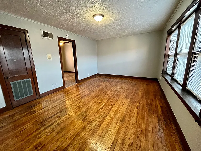 2221 Jones St — Photo 16